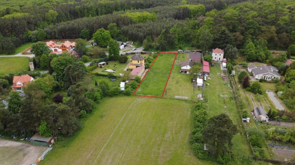 Prodej pozemku 1 609 m², Dvorce u Lysé nad Labem